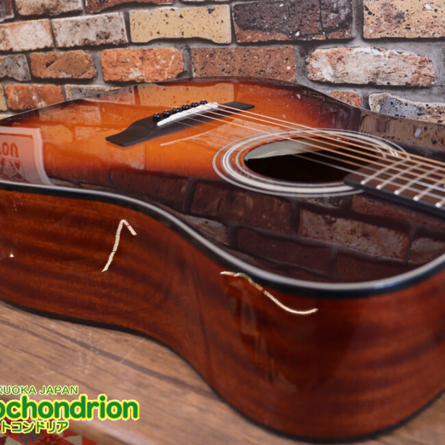 これから始めるプレイヤーにもお勧め！トップ材は単板です。クリップチューナー付き！