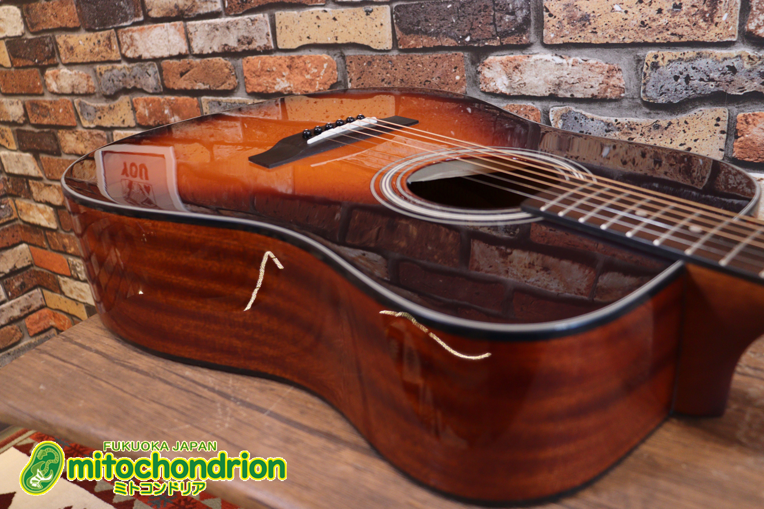 これから始めるプレイヤーにもお勧め！トップ材は単板です。クリップチューナー付き！