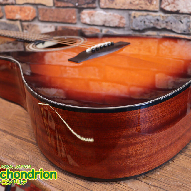 これから始めるプレイヤーにもお勧め！トップ材は単板です。クリップチューナー付き！