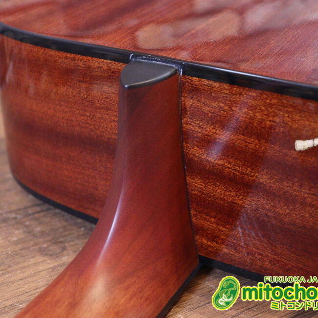 これから始めるプレイヤーにもお勧め！トップ材は単板です。クリップチューナー付き！