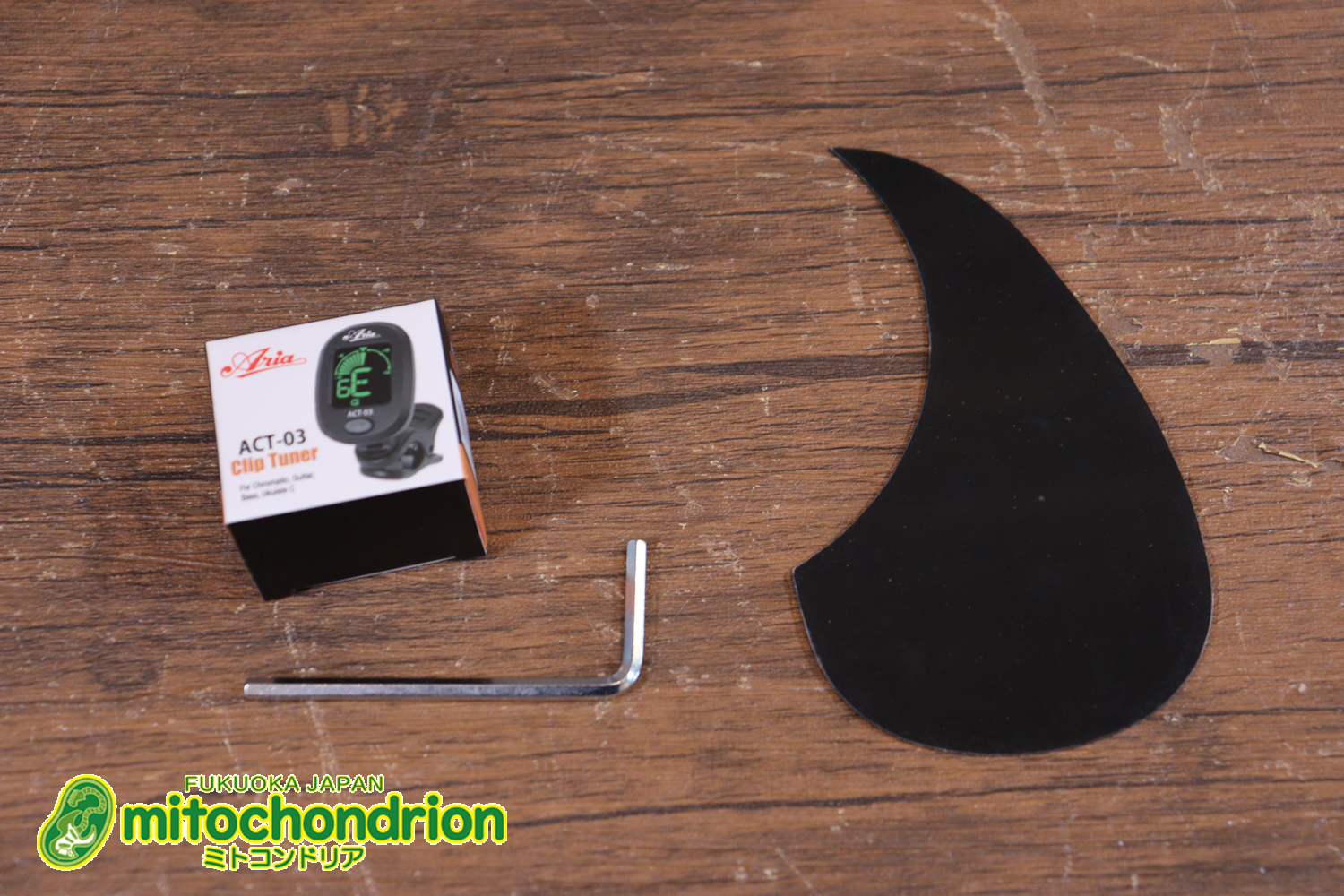 これから始めるプレイヤーにもお勧め！トップ材は単板です。クリップチューナー付き！