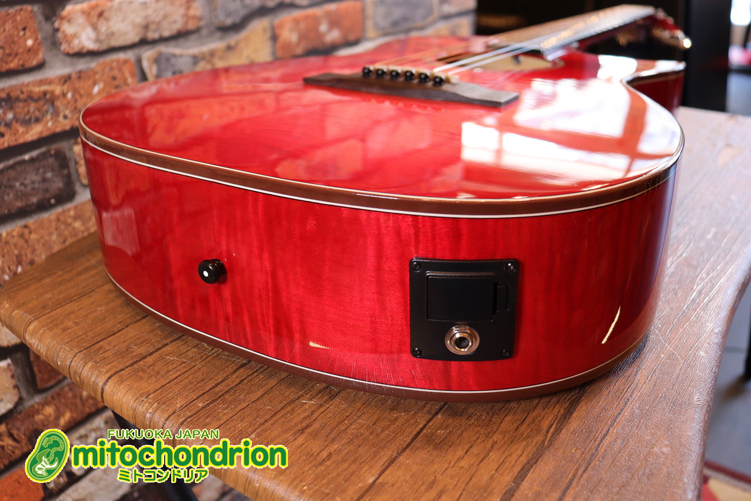 これから始めるプレイヤーにもお勧め！チューニングメーターも搭載！