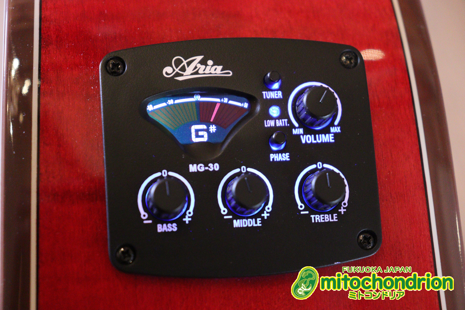 これから始めるプレイヤーにもお勧め！チューニングメーターも搭載！