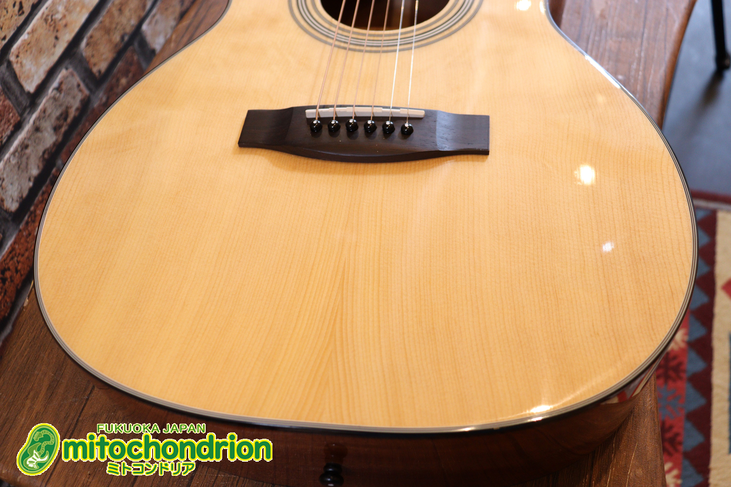 これから始めるプレイヤーにもお勧め！トップ材は単板です。クリップチューナー付き！2