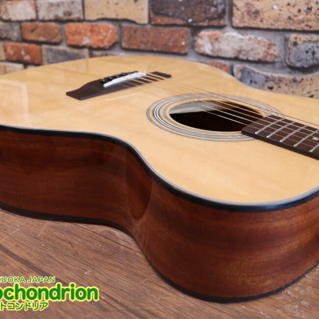 これから始めるプレイヤーにもお勧め！トップ材は単板です。クリップチューナー付き！2