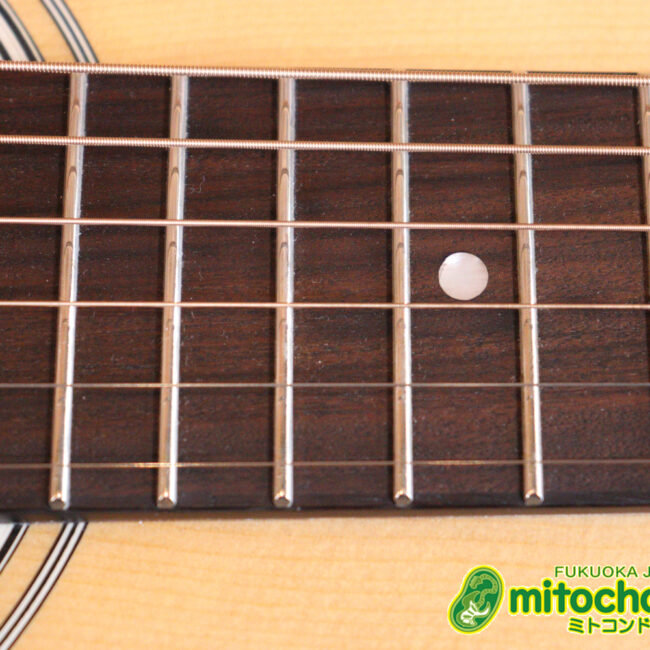 これから始めるプレイヤーにもお勧め！トップ材は単板です。クリップチューナー付き！2