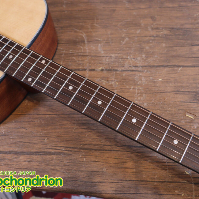 これから始めるプレイヤーにもお勧め！トップ材は単板です。クリップチューナー付き！2