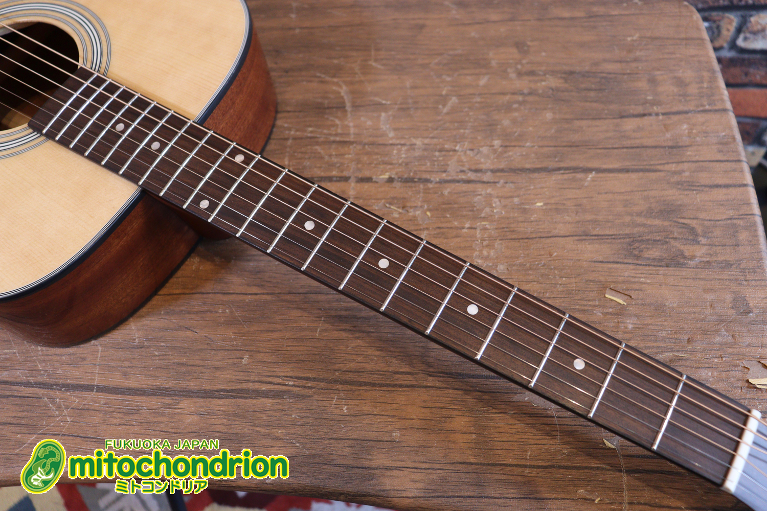 これから始めるプレイヤーにもお勧め！トップ材は単板です。クリップチューナー付き！2