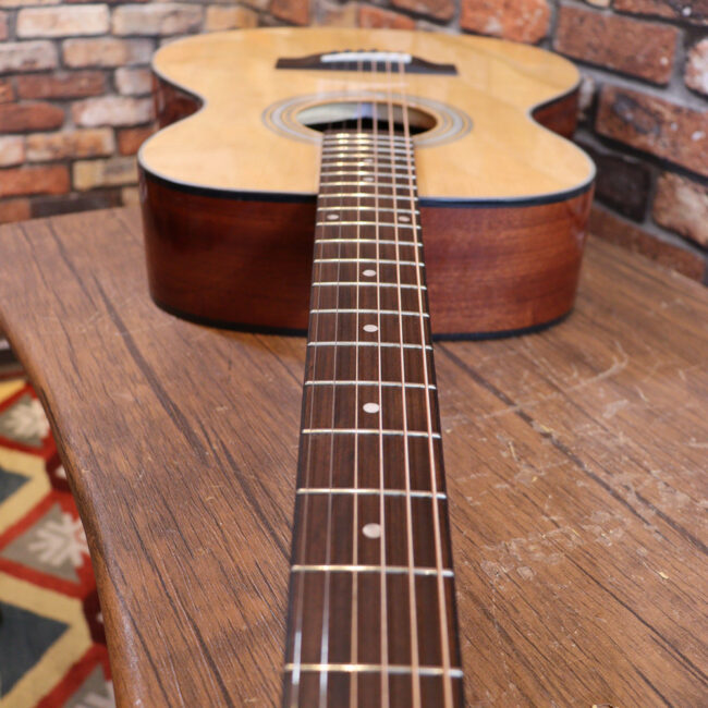 これから始めるプレイヤーにもお勧め！トップ材は単板です。クリップチューナー付き！2