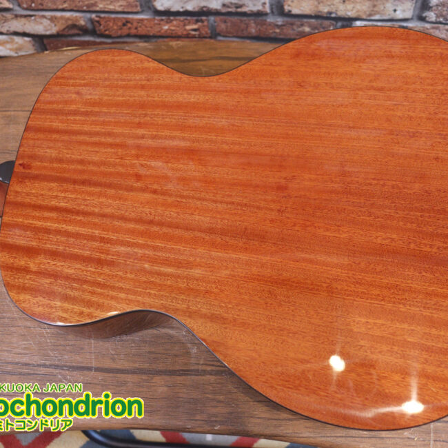 これから始めるプレイヤーにもお勧め！トップ材は単板です。クリップチューナー付き！2