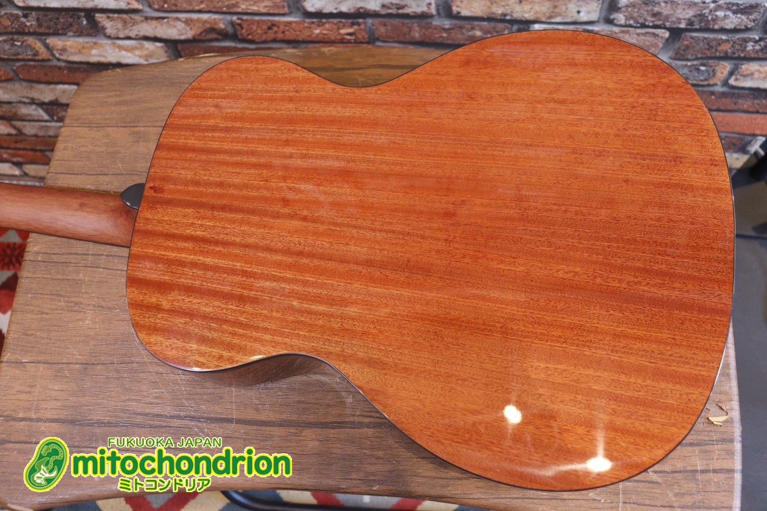 これから始めるプレイヤーにもお勧め！トップ材は単板です。クリップチューナー付き！2