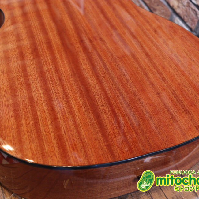 これから始めるプレイヤーにもお勧め！トップ材は単板です。クリップチューナー付き！2