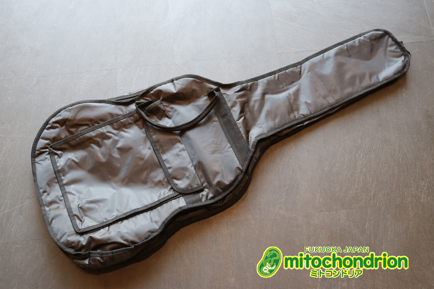 これから始めるプレイヤーにもお勧め！トップ材は単板です。クリップチューナー付き！2