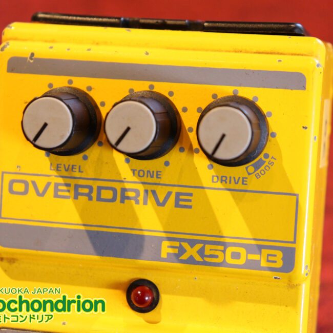 ドライブツマミの最後にあるブーストは激歪です！