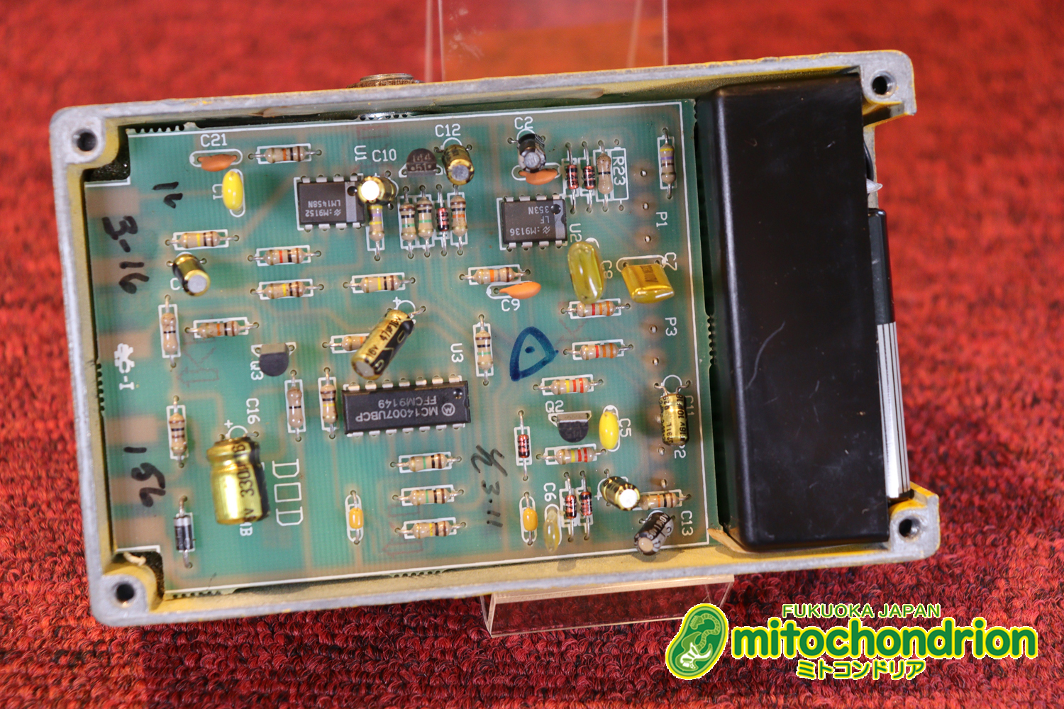 ドライブツマミの最後にあるブーストは激歪です！