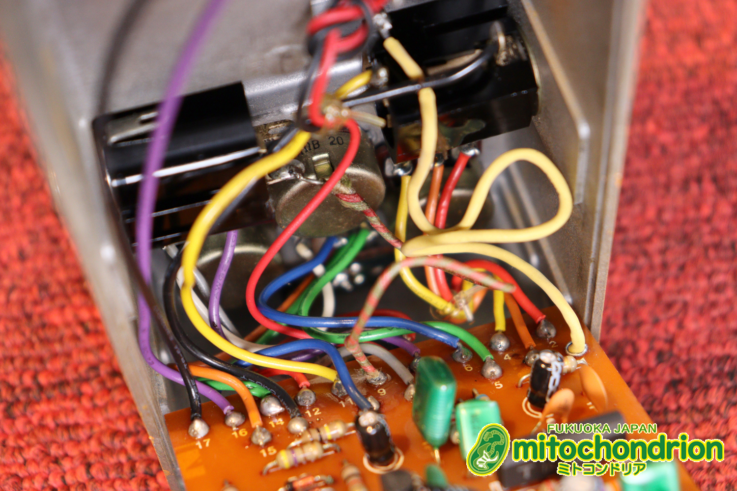 配線材をウェスタンエレクトリックに交換しLEDもブルーに！