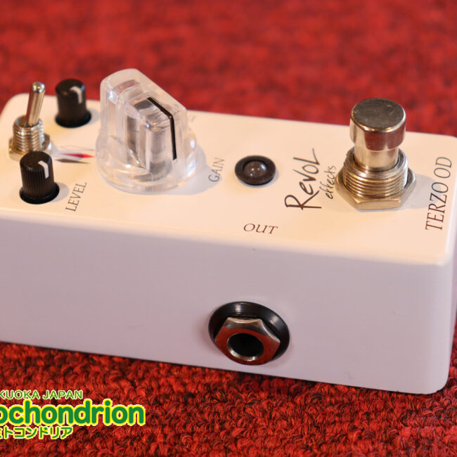 ミニスイッチで3つのモード切替が出来て、3台のオーバードライブを持っている気分！